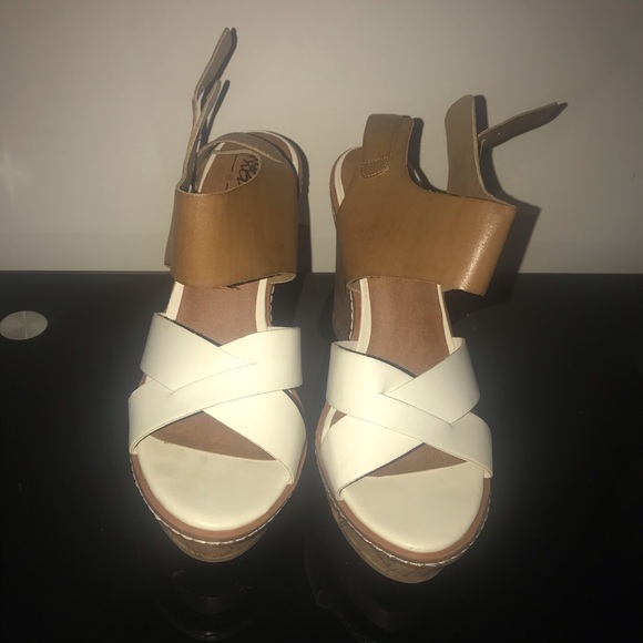 Mossimo Supply Co White and tan wedges size 7.5 - Picture 3 of 5